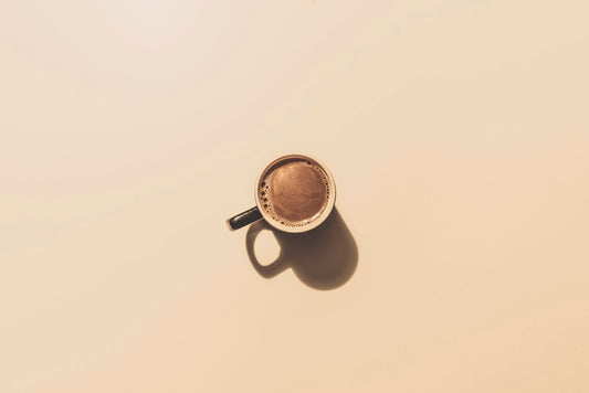 Tazza di caffè su un tavolo
